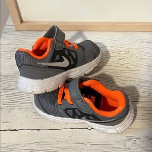 Nike Kids Sneakers in Gray and Orange